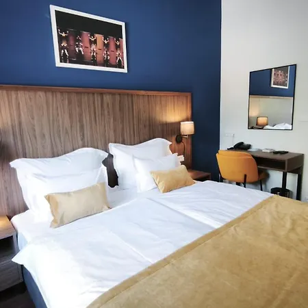 Sustipan Otel 3*