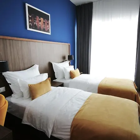 Hotel Sustipan 3*